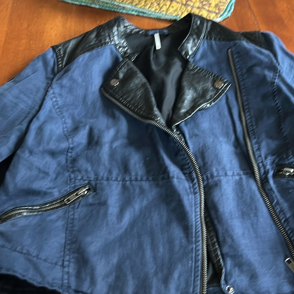 Free People sz 4 Navy, Black Linen, Cotton and Polyurethane waist length jacket